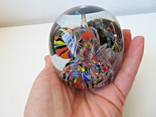 Ancienne sulfure , presse papier Murano ..Clichy... décor de fleurs 