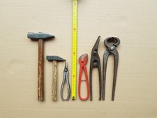 Lot anciennes cisailles tenailles ciseau tôle fer marteaux outil vieux métier