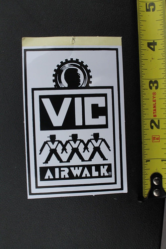 Vic airwalk skateboard - skateboard, shoes