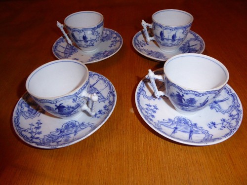 Tasses sous - , porcelaine