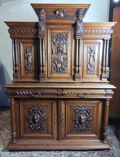 Buffet Renaissance deux corps en noyer