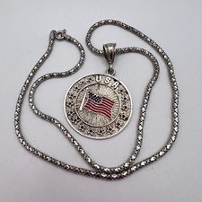 Collier pendentif drapeau