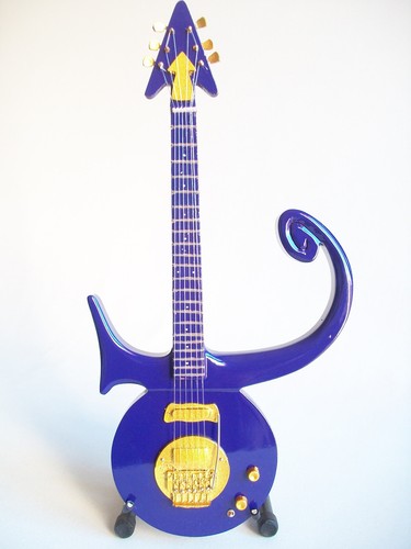 Guitare miniature love symbol - miniature,