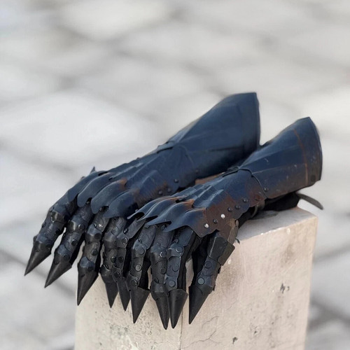 Nazgul gauntlets pair - nazgul, lotr
