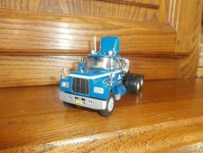 CAMION TRACTEUR MACK SERIE R ( 1966 ) Echelle 1/43e