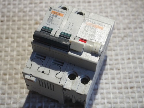 Disjoncteur bipolaire merlin - disjoncteur,