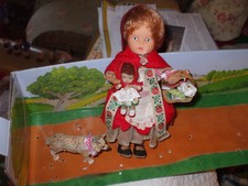 2 chaperons rouges ari  un de