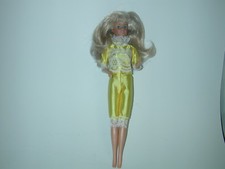 JOUET BARBIE PETRA Poupée