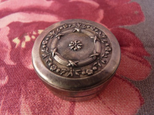 Ancienne boite pilule - ancienne, ronde