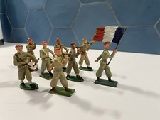 Lot de 8 figurines starlux musicien beret rouge parachutiste.  Fanfare