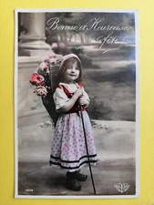 CPA FANTAISIE BONNE FÊTE Happy birthday ENFANT CHILD Porteuse de FLEURS
