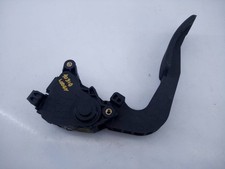 180021343R THROTTLE PEDAL /