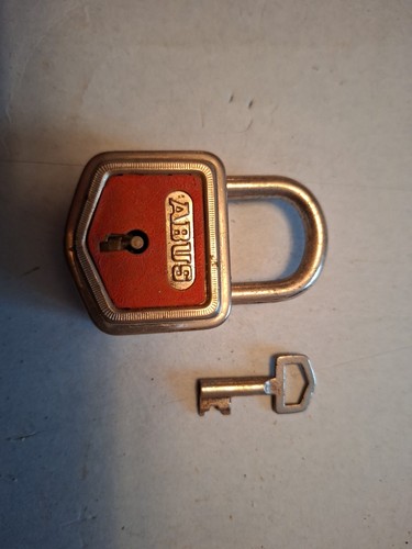 Cadenas ancien marque - , abus