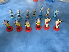 Lot  13   figurines plastique Disney - Jeu d'échec  NOVAG 1988
