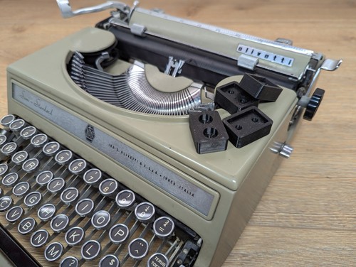 Olivetti studio typewriter - studio, 42