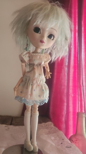 Groove pullip doll - 14",