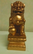 Lion gardien chinois  décoratif en métal doré.