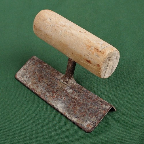 Outil plâtre bord de - à,