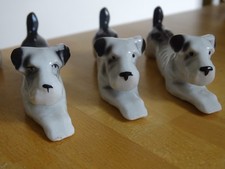 PORCELAINE 6 ANCIENS PORTES COUTEAUX FORME DE CHIEN FOX TERRIER EPOQUE 1950