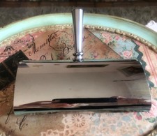 RAMASSE MIETTES "VINTAGE" LE GRILLON DANS SA BOITE