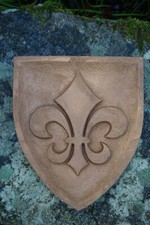 HF1394 COULEUR BRONZE BLASON FLEUR DE LYS MEDIEVAL CHEVALIER  PIERRE RECONSTITUE
