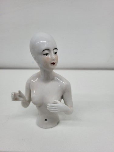 Demi poupee figurine pin - demi-poupee,