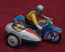 MAGNIFIQUE ANCIEN jouet mécanique a remontoir made in china moto MS 709 side car