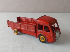 Ancien camion plateau en tôle