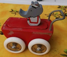 Petite voiture landau Babar pour collection