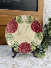 Assiette en barbotine aux roses – époque Début XXe Style Art Nouveau Onnaing ?