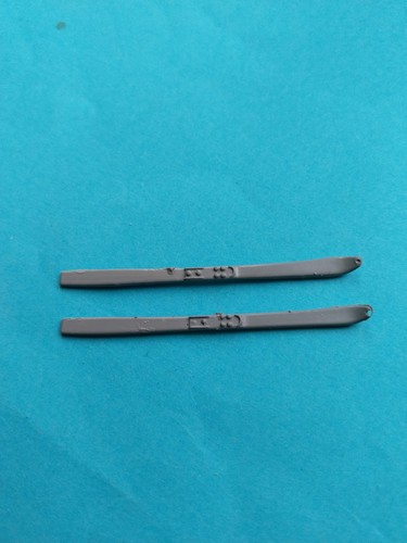 Une paire skis gris deux - skis, (deux