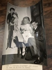 Ancienne Photo De Presse Les Amoureux De Peynet Lion’s Club B. Fossey Poupouly