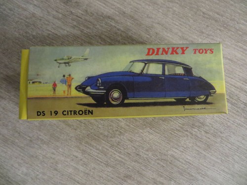 Voiture miniature dinky toys - voiture,