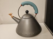 Bouilloire Alessi « Birdy » 9093 par Michael Graves, style Memphis en acier mat,