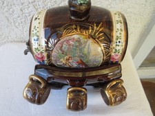 Magnifique service à liqueur eb forme de tonneau faïence BECQUET