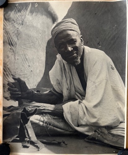 Portrait homme au - d'un,