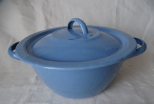 Cocotte, faitout, marmite en tôle émaillée décor bleu lavande