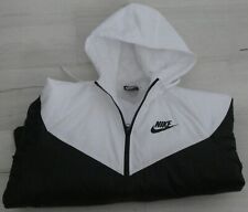 T40 L :  Veste coupe vent à capuche matelassée noir et blanche NIKE