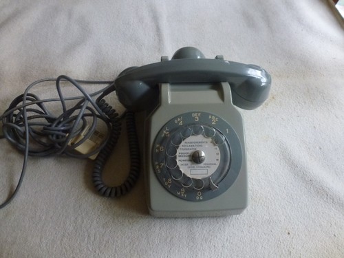 Telephone gris a - gris, cadran