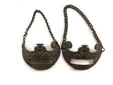2 anciennes étiquette bouteille vin, balise de carafe, collier bouteille vin 