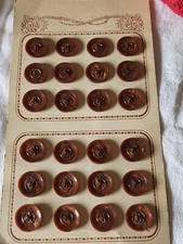 Plaque lot 24 boutons anciens