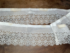 DENTELLE ANCIENNE - BEAU VOLANT DE DENTELLE A L'AIGUILLE - 2.30 mètres