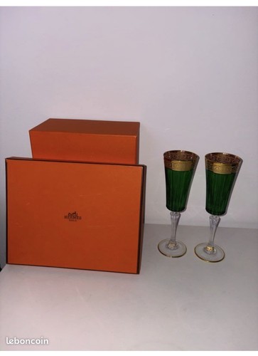 Une pièce verre hermès - une,