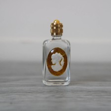 5.7 cm, Bouteille en verre, miniature vide en verre décoré d'un camé