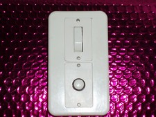 1 Interrupteur Simple allumage et Poussoir plaque & enjoliveur Chambord Legrand 