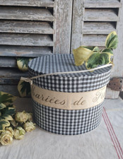 ANCIENNE BOITE A CHAPEAU