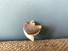 Pendentif dent de requin et nacre - Bijoux créateur