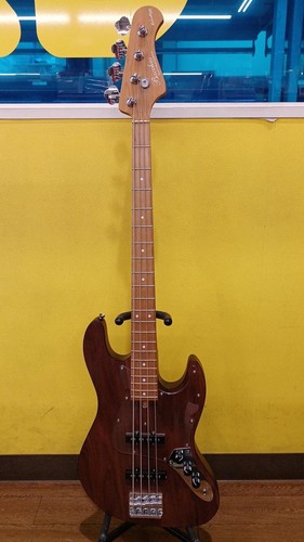 Guitare basse électrique