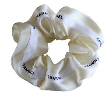 Chouchou upcyclé ruban Chanel blanc 100% soie