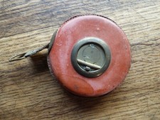 ancien décamètre en cuir ou carton bouilli et laiton ruban en tissu COLLECTION